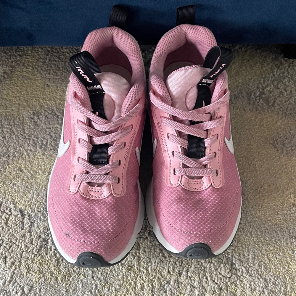 Girls Nikes